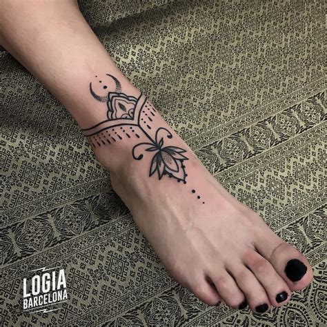 tatuajes en pies de mujer|Tatuajes en el pie para mujeres: diseños y estilos